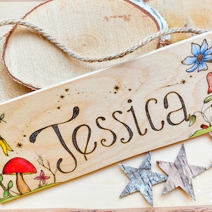 Letrero personalizado de nombre de madera para niños, decoración temática de bosque encantado quemada a mano, dormitorio de cuento de hadas de pirografía, nuevo regalo para bebés