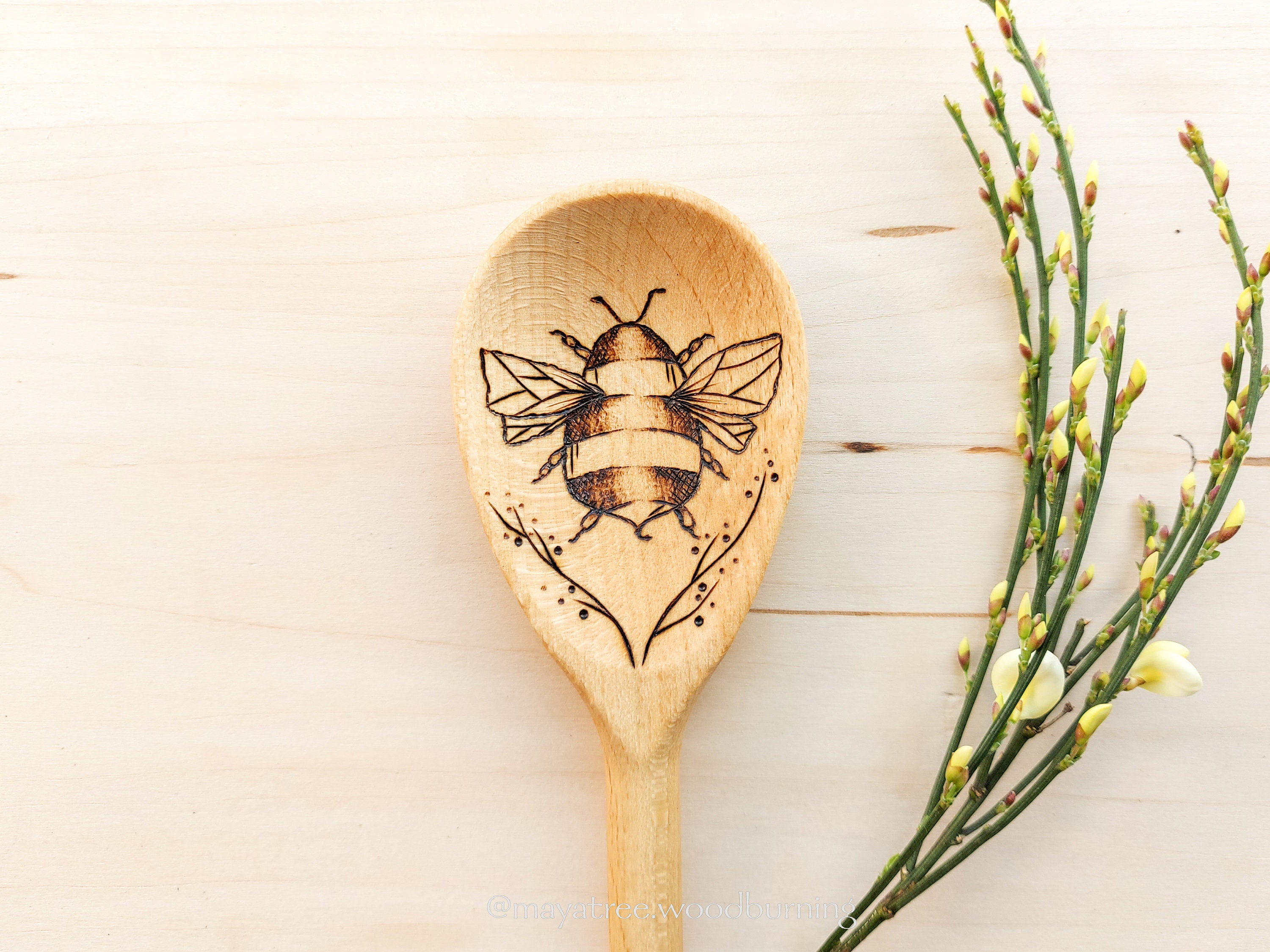 Kitchen Decor and Supplies Bee Wooden Spoons Spatula Set Bee Themed Cooking  Utensils Non Stick Carve Spoons Burned Cookware Kitchen Gadget Kit  Housewarming Gift Chef Present Funny Kitchen Decor 