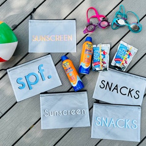 Kleiner Name Reißverschlusstasche, Bikini Beutel, Name Pooltasche, nass trocken Pooltasche, Strandtasche, wasserabweisende Tasche, personalisierte Pooltasche, Windeltasche