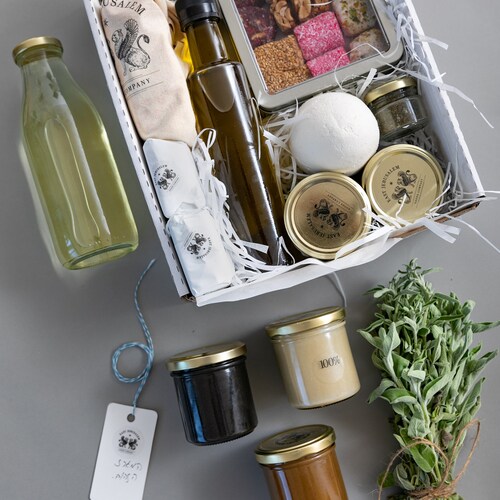Shops The gray Box: Olive oil, Halva, Apple cider vinegar, Tahini, Spices, and a lot more in one package New express delivery!