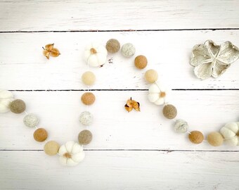 Pumpkin Garland - Halloween Garland - Halloween Decorations - Fall Pom Pom Garland - Fall Decor - Mantle Decor - Autumn Shelf Decor - Felt