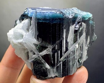 高価値 Natural Blue Cap Tourmaline Crystal with Quartz Mica コレクション