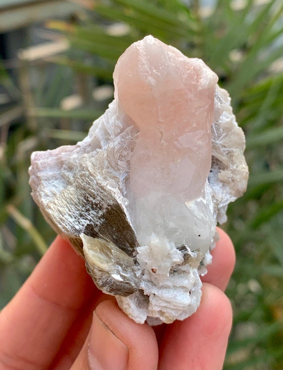 Natural pink morganite deals