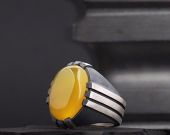 Unique 925 Sterling Silver Ring with Engraved Case Design & Yellow Agate Stone Detail