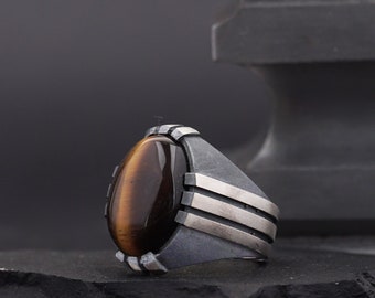 Exquisite 925 Sterling Silver Ring, Engraved Case Design with Intricate Tiger Eye Stone Detailing