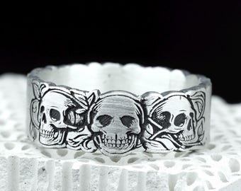 Anello con teschio in argento sterling per uomo, gioielli da motociclista gotico, anello fatto a mano con band punk rock, anello con teschio alato ispirato all'heavy metal