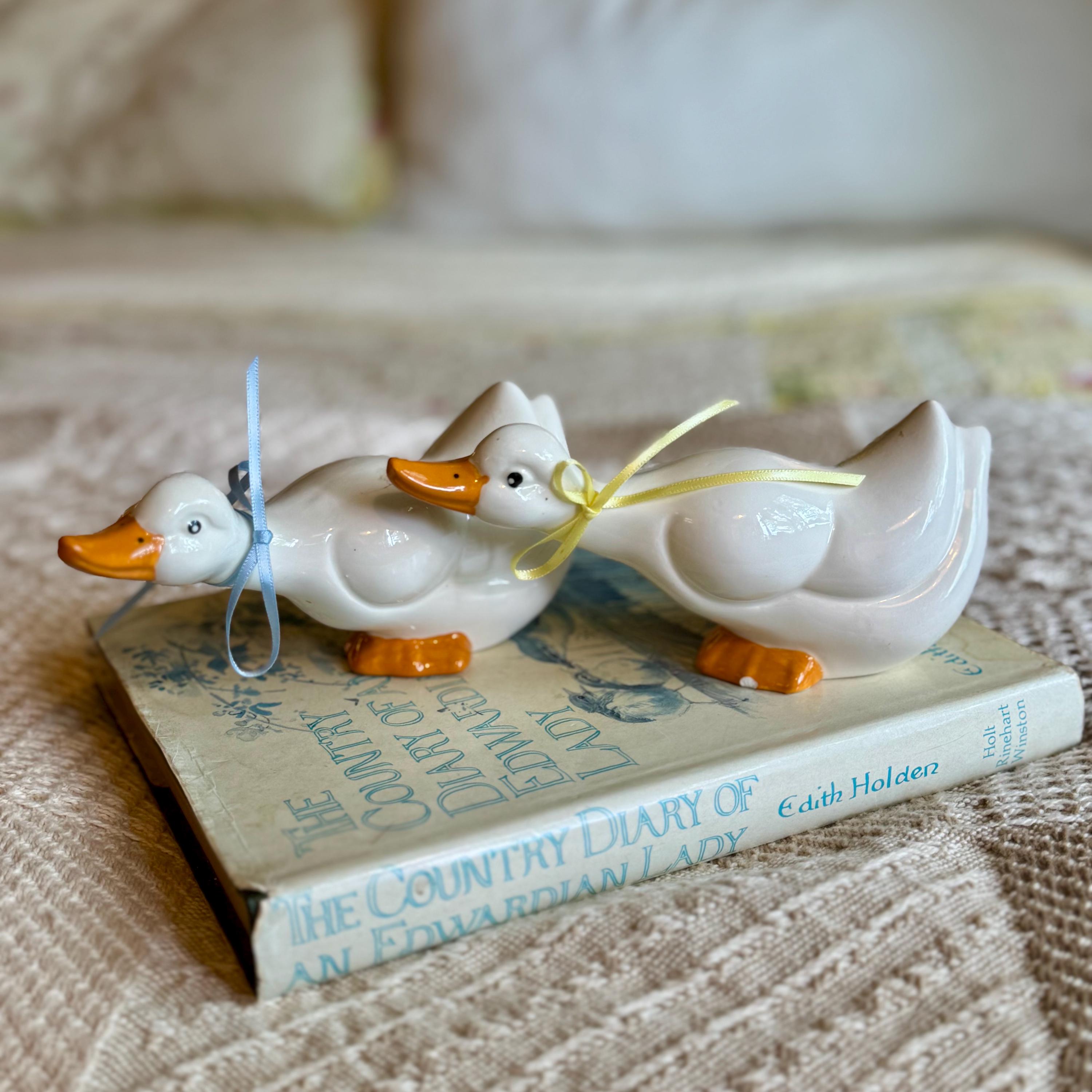 Vintage Ceramic Goose Figurine - Etsy