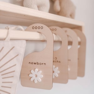 Séparateurs de garde-robe en bois - Marguerite - Séparateurs de vêtements pour bébé - Suspension en bois - Cintres pour bébé - Décoration de chambre de bébé - Séparateurs de garde-robe