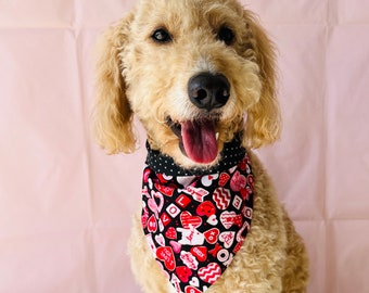 Hearts Dog Bandana, Valentine Dog Bandana, Personalized Dog Bandana, Xoxo dog bandana, Reversible Valentine’s Day Dog Bandana, Cat Bandana