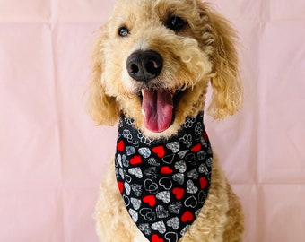 Reversible Hearts Dog Bandana, Valentine Dog Bandana, Personalized Dog Bandana, Reversible Valentine’s Day Dog Bandana, Cat Bandana,Dog gift