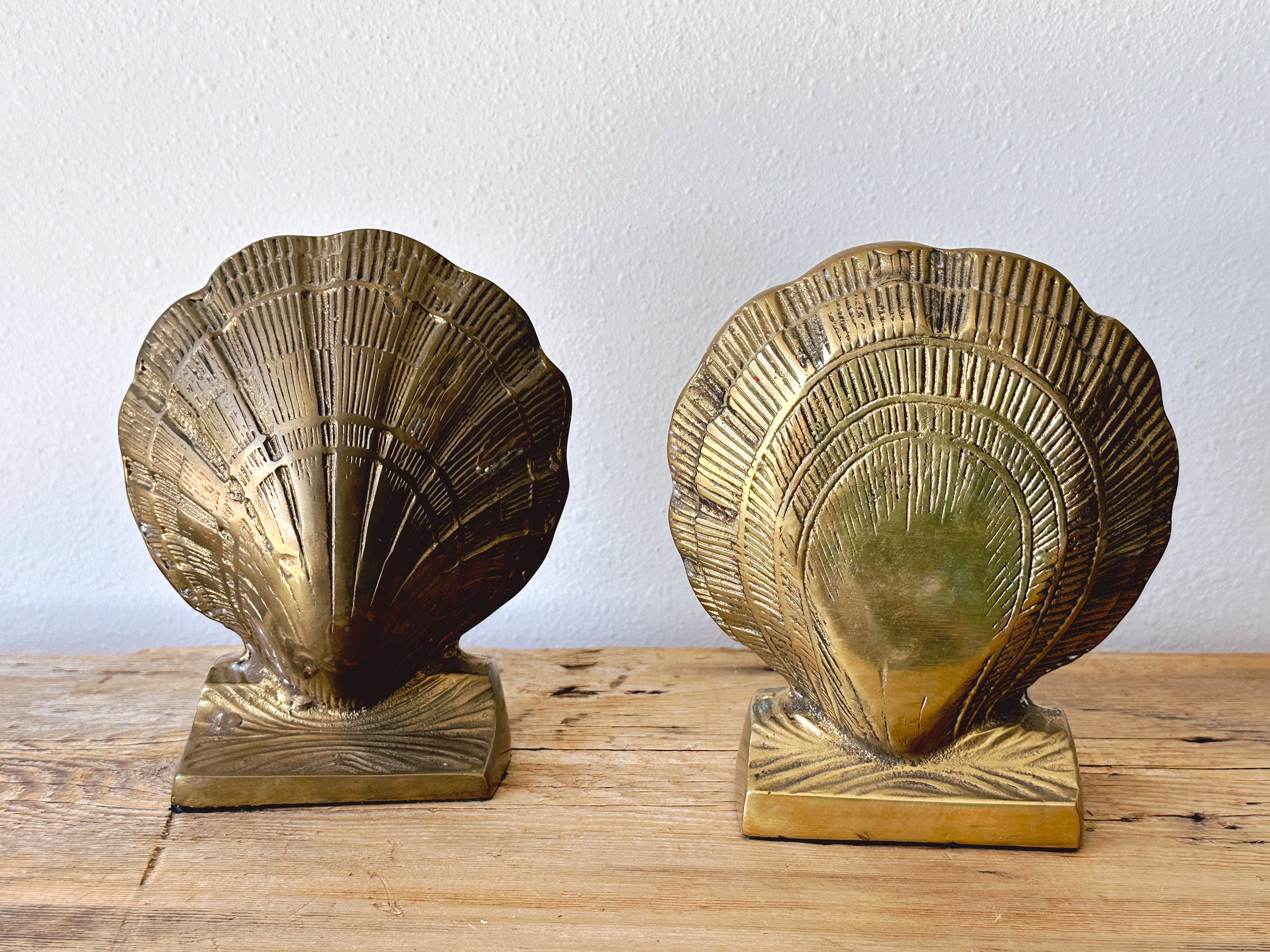Pair of Vintage Brass Clam Shell Bookends Hollywood Regency Scallop  Seashell Nautical Decor Bookshelf Decor Gift for Book Lovers 