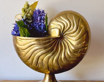 Vintage brass nautilus shell planter, large brass seashell, spiral shell, seashell planter, hollywood regency, beach decor, coastal
