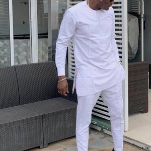 Abbigliamento maschile / Camicia e piumino bianchi africani da uomo in caftano / Camicia da uomo Dashiki / Abbigliamento africano per la famiglia / Abbigliamento maschile africano / Body da uomo