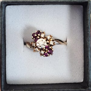 10k Gold, Ruby and Diamond Cluster sz 6 Ring Weighs 3gms