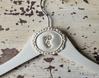Percha para vestido de novia con monograma personalizado, soporte para velo de novia