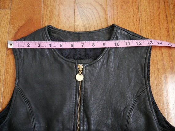 Very Cool 1980s Black Leather Zipper Vest Sienna … - image 5