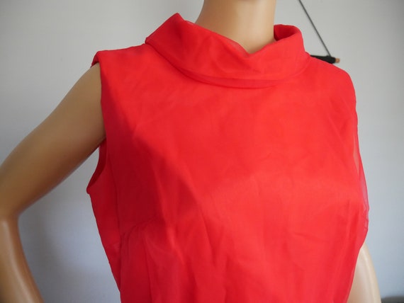 True Vintage 1960s Red Mod Pleated Dress Sleevele… - image 2