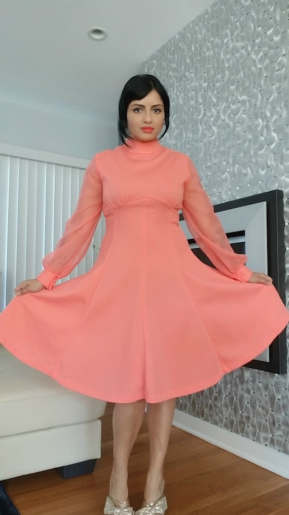 Adorable 1960s Peachy Coral Mockneck Long Sleeve … - image 1