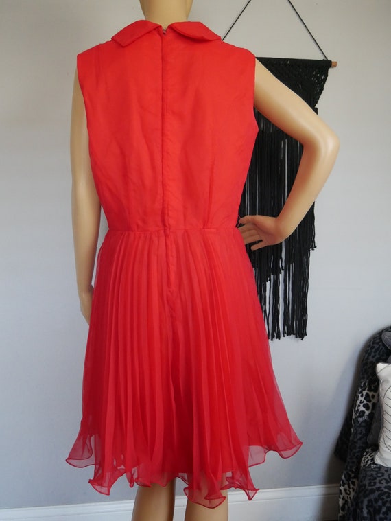 True Vintage 1960s Red Mod Pleated Dress Sleevele… - image 4