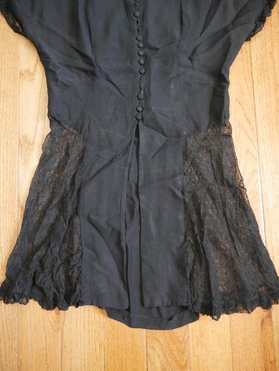 Beautiful 1940s Black Crepe Sleeveless Blouse Lac… - image 3