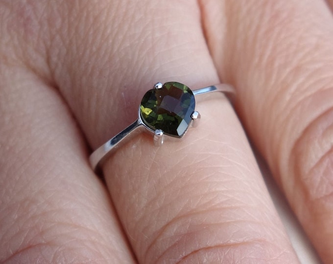Silver heart shaped engagement ring with faceted Czech moldavite, vltavin Tektite jewelry Green meteorite with certificate 6,7,8 size
