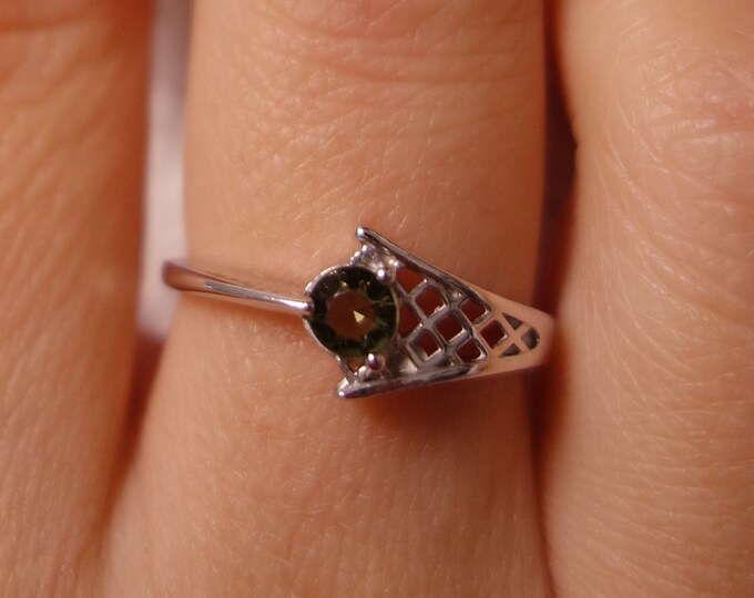 Silver ring with natural round Czech moldavite-vltavin comet Sizes 6 7 8 9 in Stock! Need another size - tell us certificate authenticity