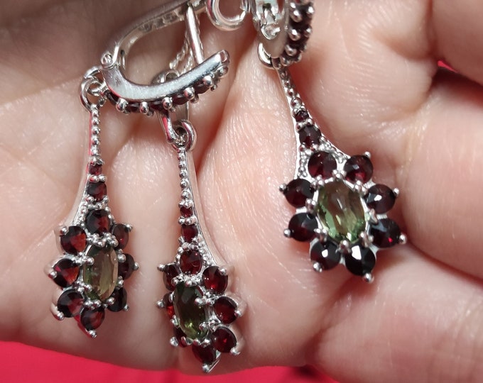 Silver jewelry set with dangling chandelier earrings and a pendant with natural bohemian certificated czech pyrope garnet and moldavite