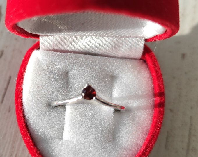 Silver laconic chevron ring with round garnet January birthstone, Simple red stone jewelry certificate authenticity any size stock 6, 7, 8