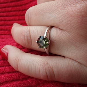 Eenvoudige zilveren ring elf met ronde moldaviet vltavin gefacetteerde meteoriet op maat elke maat op bestelling 6, 7, 8 ect, certificaat van echtheid