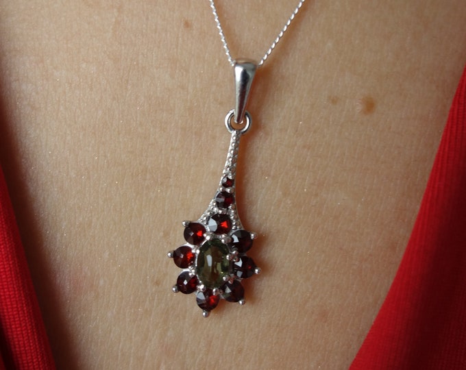 Silver pendant with natural lux round faceted real Czech meteorite moldavite vltavin and garnets certificate authenticity Ag 925, 22 K+  Rh