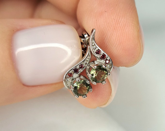 Silver earrings green flame with a round vltavin and garnets, screw studs earrings in sterling silver Certificated Czech garnet and vltavin