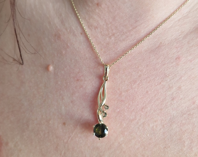 Pendant faerie with faceted round Czech meteorite moldavite 925 Sterling Silver 22 K, 585 White Gold 14 K, 585 Yellow Gold 14 K