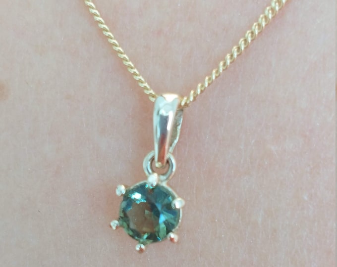 Pendant with faceted luxury round Czech meteorite circle moldavite 925 Sterling Silver 22 K, 585 Yellow Gold 14 K in stock gift for her