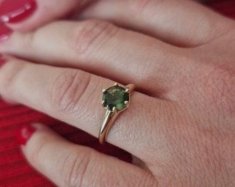 Ring with faceted round moldavite in white and yellow gold 925 Sterling Silver 22 K + Rh, 585 White Gold 14 K, 585 Yellow Gold 14 K