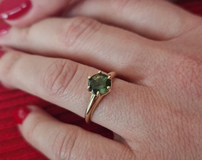 Ring with faceted round moldavite in white and yellow gold 925 Sterling Silver 22 K + Rh, 585 White Gold 14 K, 585 Yellow Gold 14 K