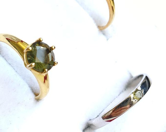 14K Gold Moldavite Ring, 585 White or Yellow Gold, Real Czech Vltavin Solitaire, Green Tektite Meteorite Glass Ring for Her