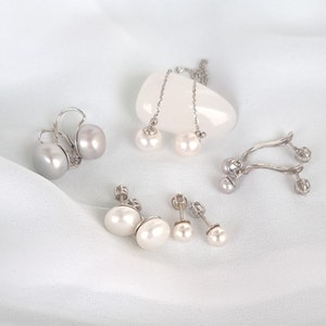 Pendientes de plata perla blanca, tornillos diminutos de perlas Stud, pendientes de cadena de enhebrador colgante con perlas grandes naturales de agua dulce en plata de primera ley