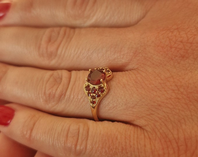 Gold garnet engagement ring January birthstone in white and yellow gold Sterling Silver 22 K+Rh, 585 White Gold 14 K, 585 Yellow Gold 14K