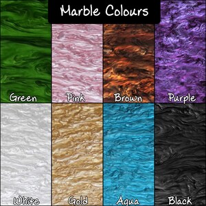 K&ouml;nnte beinhalten: Acht Farbmuster mit Marmormuster werden gezeigt. Die Farben umfassen Gr&uuml;n, Rosa, Braun, Lila, Wei&szlig;, Gold, Aqua und Schwarz. Der Text "Marble Colours" steht oben, mit der Bezeichnung jeder Farbe darunter.