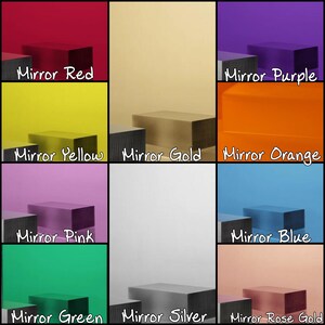 K&ouml;nnte beinhalten: Eine Collage aus farbigen Acrylspiegelplatten, jede mit einem anderen Farbton. Die Farben umfassen Rot, Lila, Gelb, Gold, Orange, Rosa, Blau, Gr&uuml;n, Silber und Ros&eacute;gold. Jede Platte ist mit ihrem Farbnamen beschriftet.