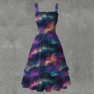 Puede incluir: Un vestido midi sin mangas con un estampado de galaxia vibrante con patrones de remolinos en tonos azul profundo, morado, magenta y amarillo. El vestido tiene un corpiño ajustado con tirantes anchos, una cintura definida y una falda acampanada.