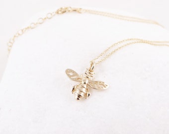 Solid Gold Bee Halskette, Mutter Symbolisches Geschenk, 14K, Busy Mama Halskette, Geburtstagsgeschenk für Frau, modernes Juwel, Glücksbringer, Bienenanhänger, Bienenanhänger