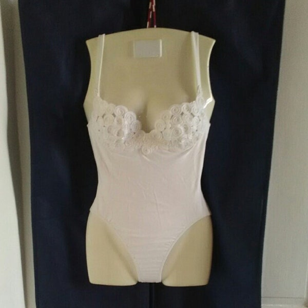 Maillot de bain Femme une pièce Vintage Neuf NICOLE OLIVIER - made in FRANCE, blanc avec motifs guipure, qualité exceptionnelle à découvrir