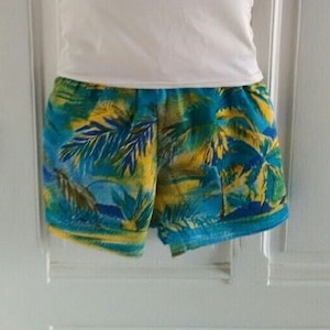 Vintage 80er Damen-Shorts NEU – grün, gelb, blau, tropische Muster, elastischer Bund mit Kordelzug, hergestellt in Frankreich