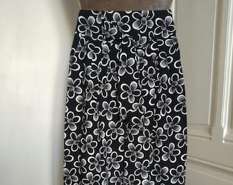 Pantalones de verano vintage para mujer, completamente nuevos - negros con flores blancas, cintura elástica, estilo años 90, 2 bolsillos laterales, viscosa, hechos en Francia.