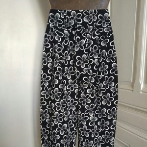 Vintage UNUSED women's summer trousers - black with white flowers, elastic belt, 90's pants, 2 side pockets, viscose, made in France