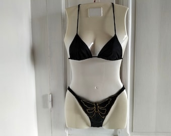 Costume da bagno a triangolo vintage anni '80 in 2 pezzi da donna - bikini con spalline sottili, nero, farfalla d'oro, realizzato in Francia Tyche Valérie