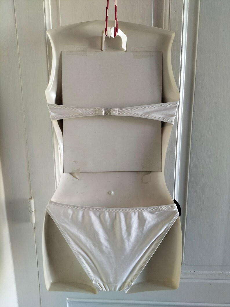 Vintage-Badeanzug im 80er-Jahre-Stil, zweiteilig, neu – Bandeau-Bikini, schwarz-weiß, Höschen mit seitlichen Bändern, hergestellt in Frankreich von Alpstyl Bild 6