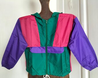 Cortavientos con capucha estilo vintage de los 90 - NUEVO - talla pequeña, bloques de color verde y rosa, mangas moradas, cortavientos con cremallera, ropa deportiva, riñonera