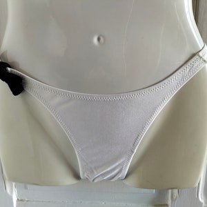 Vintage-Badeanzug im 80er-Jahre-Stil, zweiteilig, neu – Bandeau-Bikini, schwarz-weiß, Höschen mit seitlichen Bändern, hergestellt in Frankreich von Alpstyl Bild 4